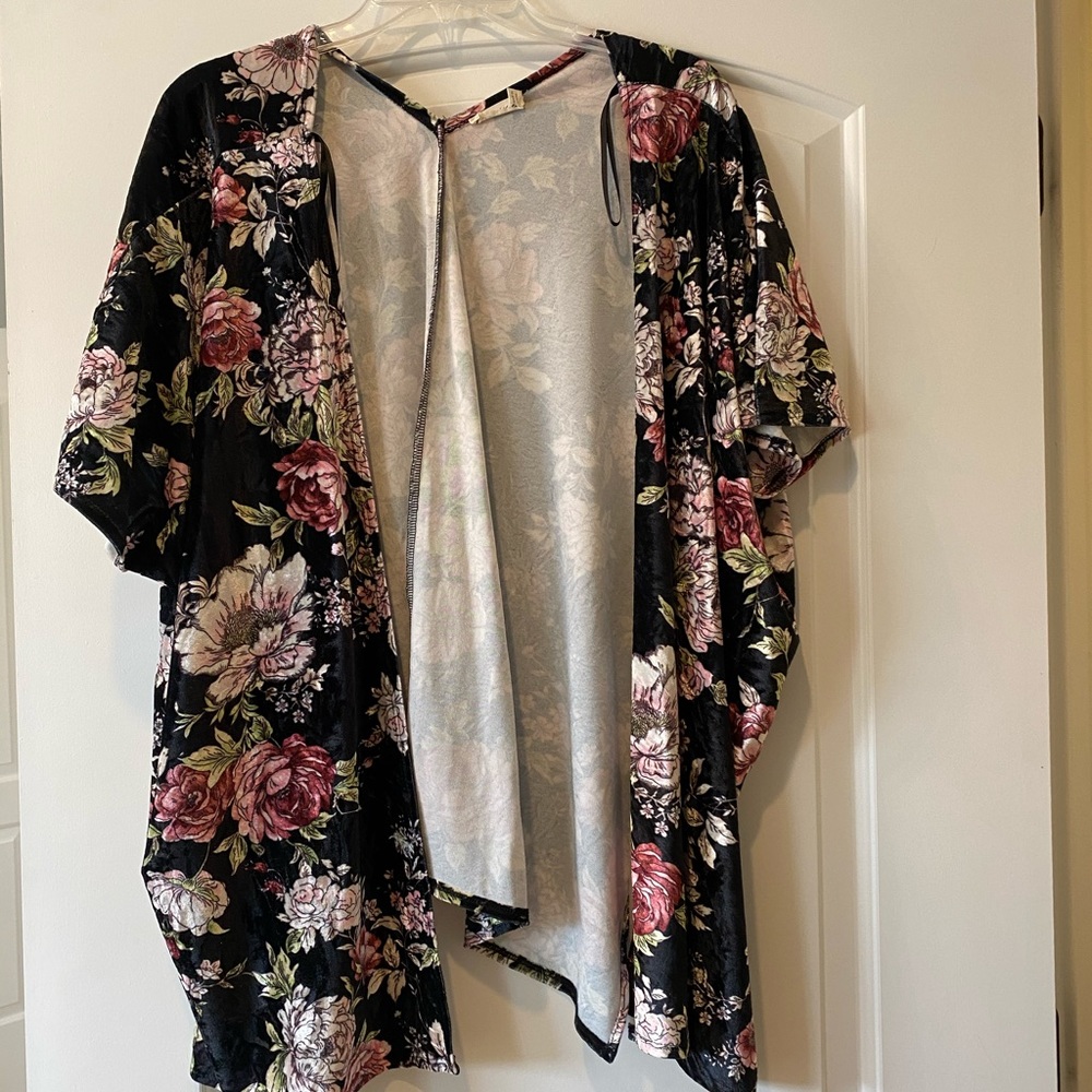 Chloe & Katie boho floral velvet kimono One size